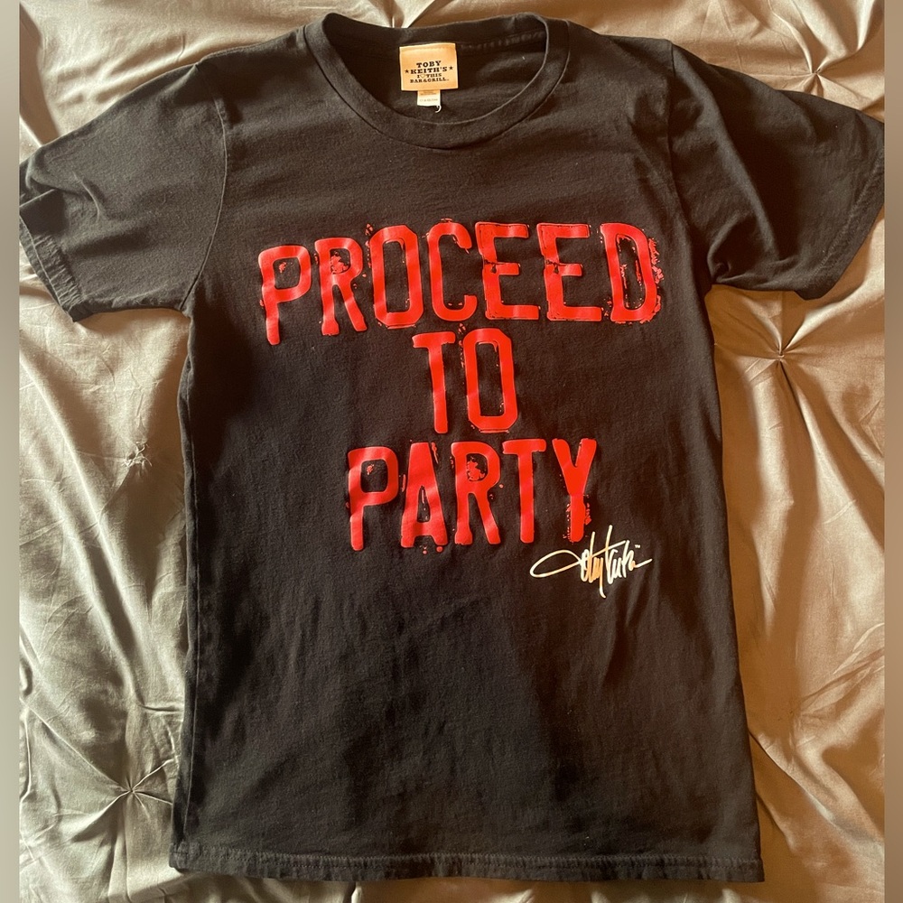 Toby Keith’s “I love this Bar & Grill” black small T Shirt